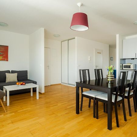 Business & Family Ambiente Apartments Bratislava Exterior foto