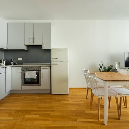 Business & Family Ambiente Apartments Bratislava Exterior foto