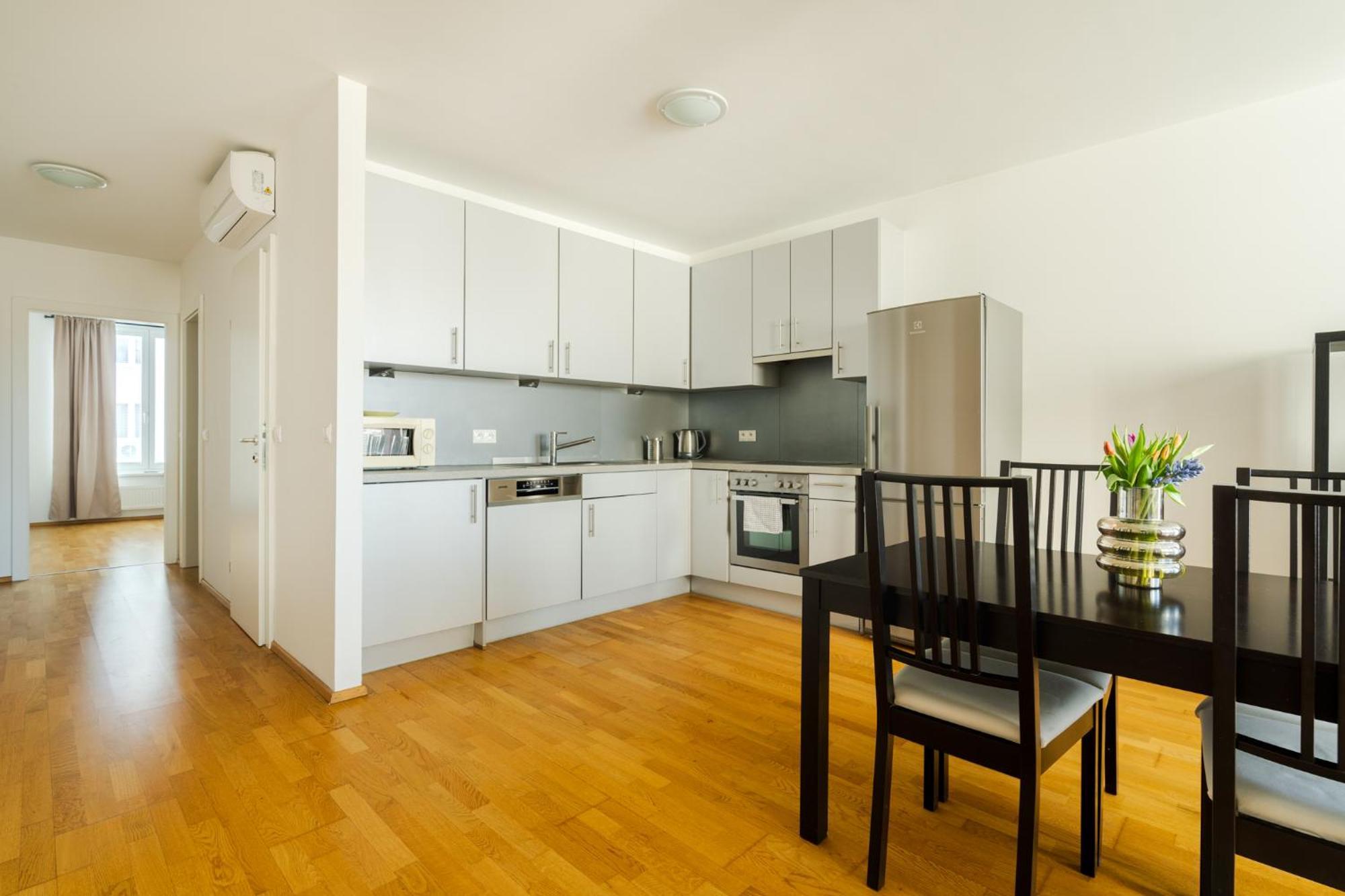 Business & Family Ambiente Apartments Bratislava Exterior foto