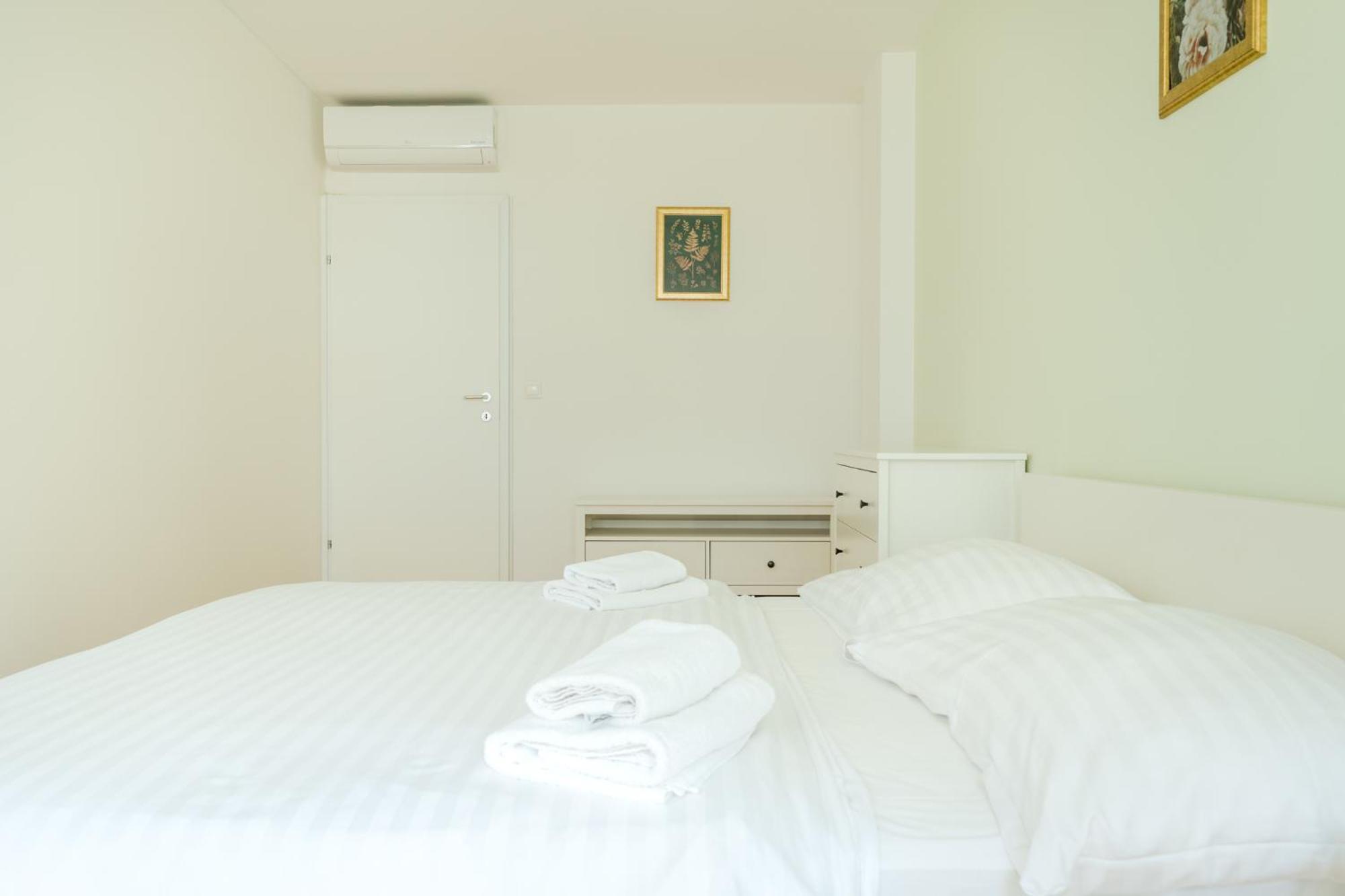Business & Family Ambiente Apartments Bratislava Exterior foto