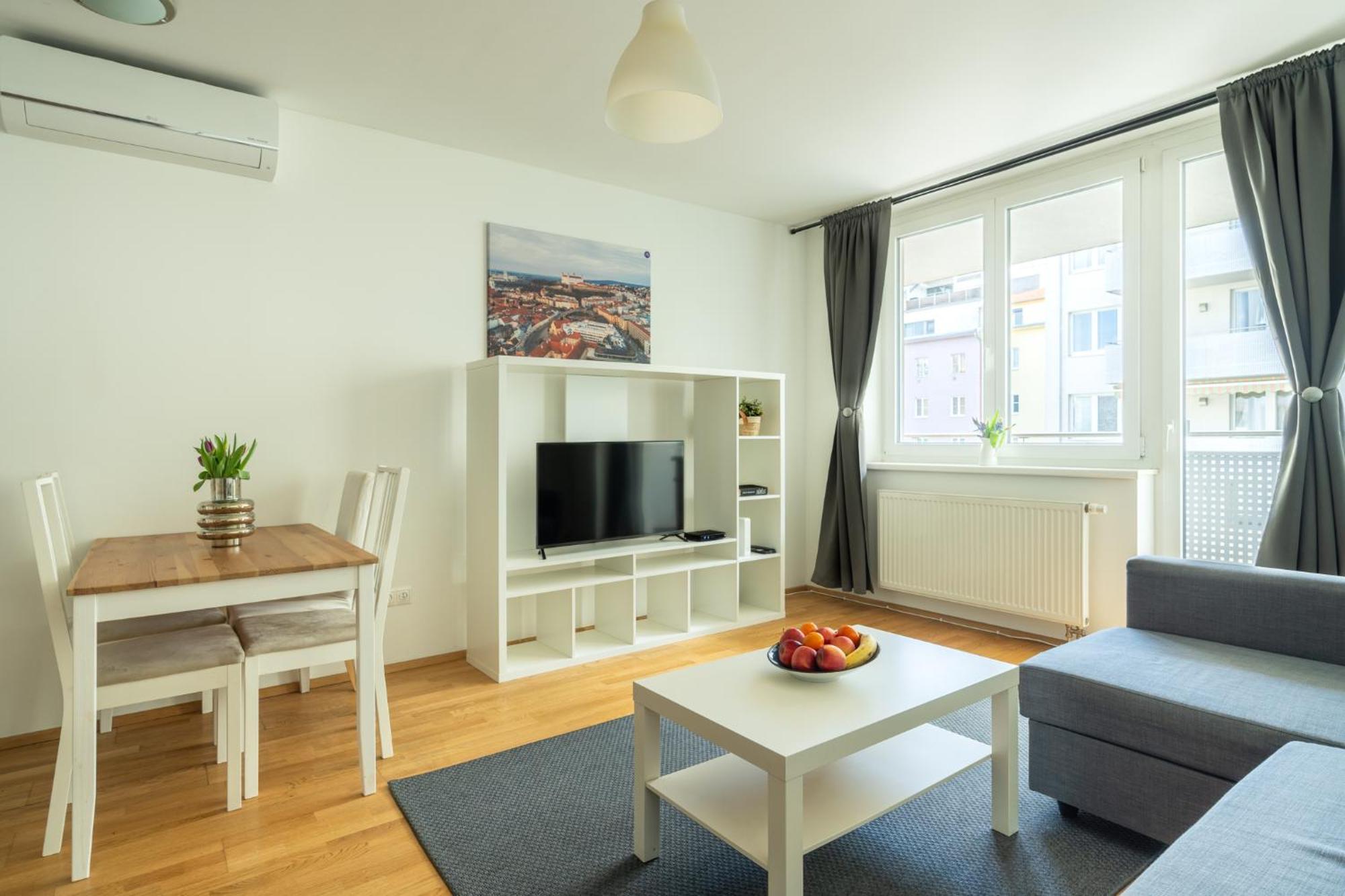Business & Family Ambiente Apartments Bratislava Exterior foto
