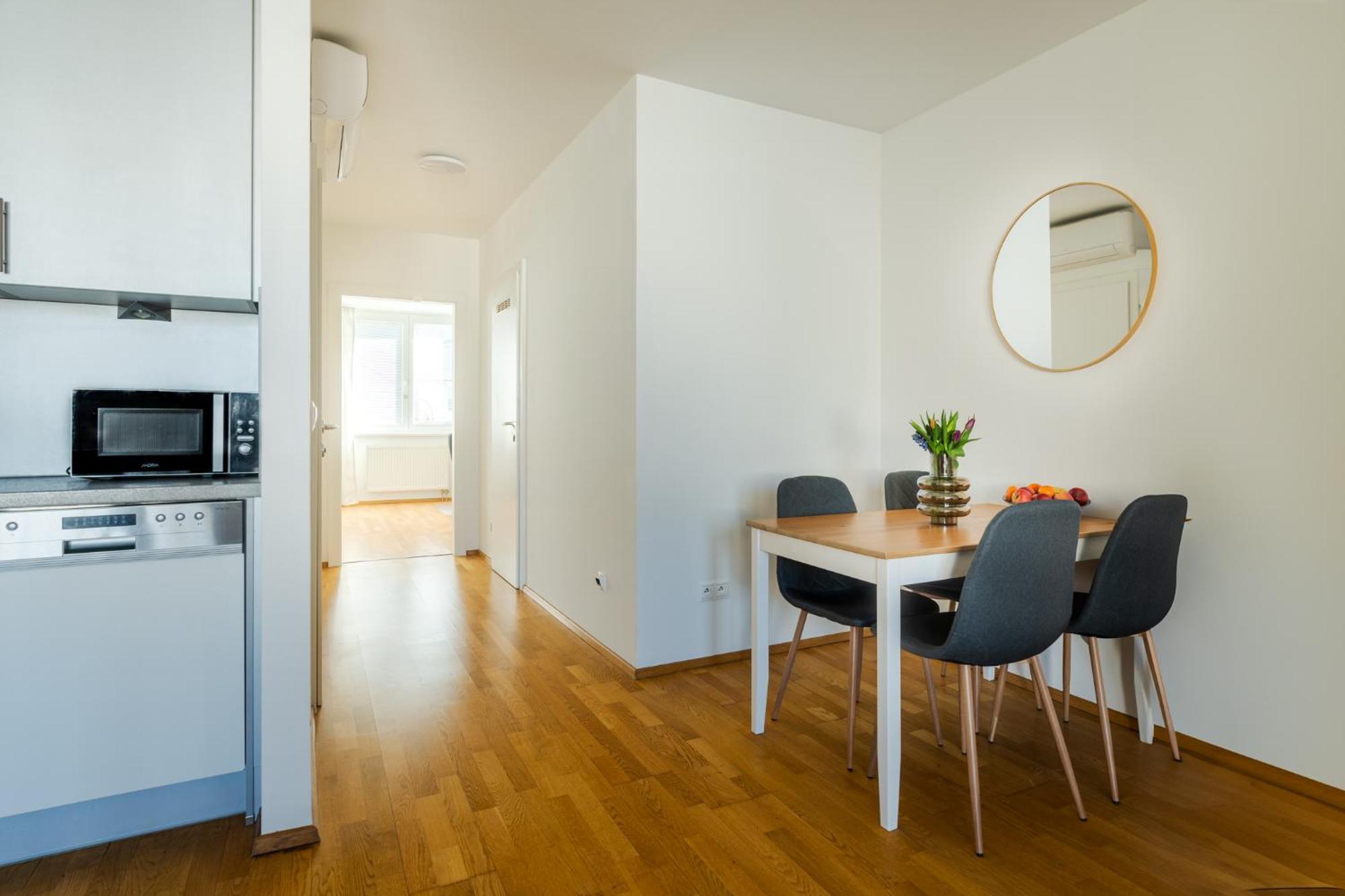 Business & Family Ambiente Apartments Bratislava Exterior foto