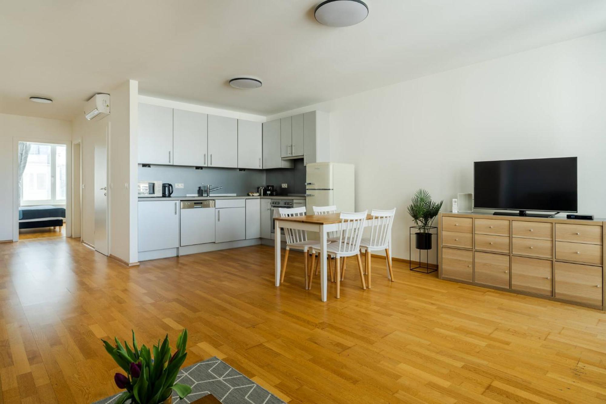 Business & Family Ambiente Apartments Bratislava Exterior foto